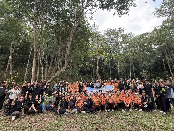 เข้าร่วมกิจกรรมปลูกและบำรุงต้นไม้ในป่าชุมชน 
(ครั้งที่ ๑) ภายใต้ “โครงการเพื่อการส่งเสริมการจัดการป่าชุมชนสู่ความยั่งยืนจังหวัดพัทลุง“