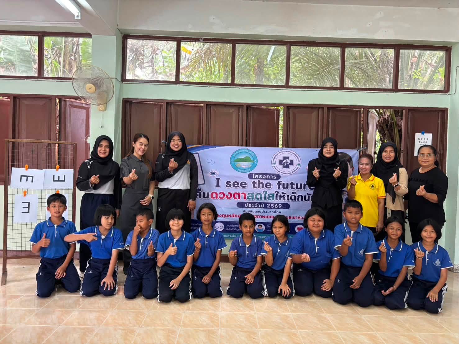 เทศบาลตำบลเขาหัวช้างได้ดำเนินกิจกรรม การตรวจคัดกรองสายตาเด็ก 3–15 ปี หรืออนุบาล–มัธยมศึกษาปีที่ 3 ด้วย E-chart/Lea chart ภายใต้โครงการ I see the future คืนดวงตาสดใสให้เด็กนักเรียน ประจำปี 2569 ระหว่าง  วันที่ 25 สิงหาคม 2569 - 2 กันยายน 2569  ณ โรงเรียนและศูนย์พัฒนาเด็กเล็กในพื้นที่เทศบาล จำนวน 7 แห่ง โดยมีวัตถุประสงค์เพื่อให้เด็กที่มีความผิดปกติทางสายตาได้รับการแก้ไขอย่างเหมาะสม